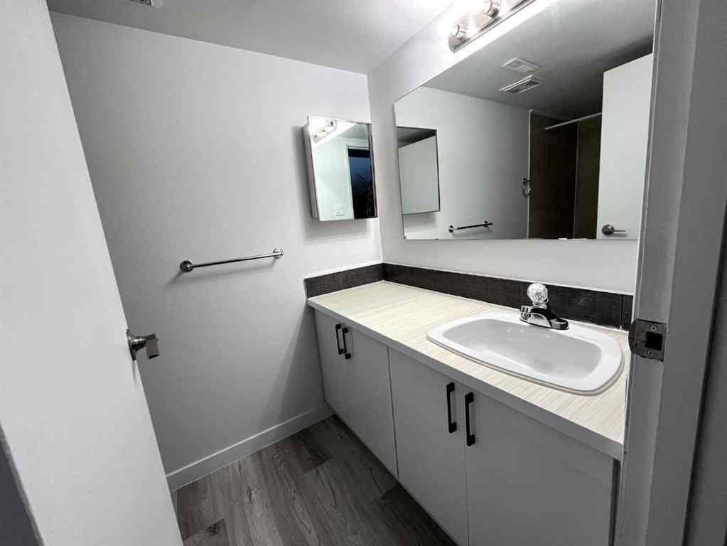 MLS® A2269069 - Unit #40 5 Acadia Road W in Varsity Village Lethbridge, Residential