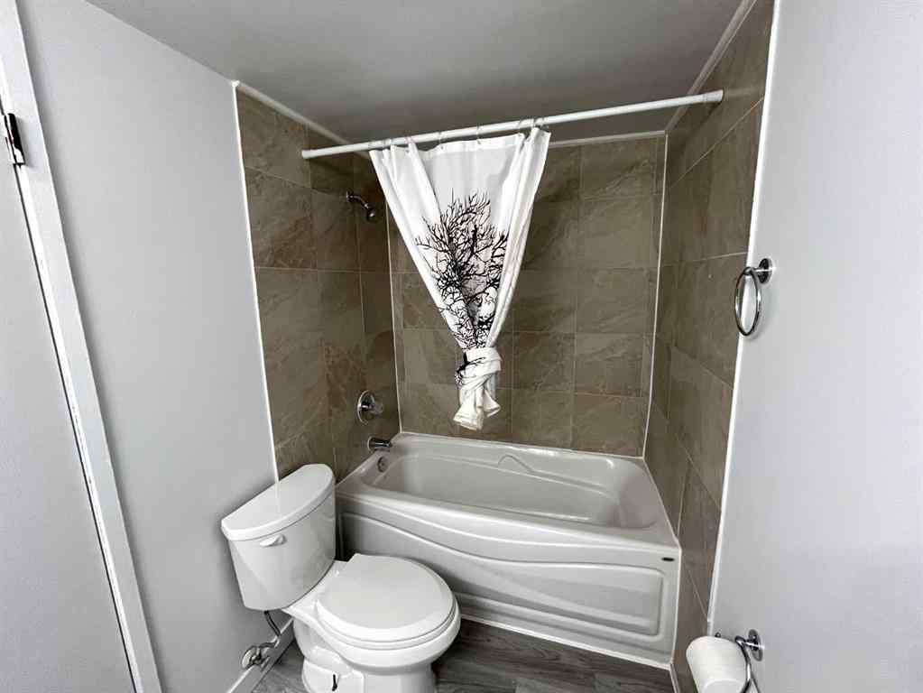 MLS® A2269069 - Unit #40 5 Acadia Road W in Varsity Village Lethbridge, Residential