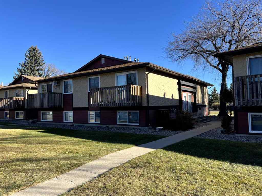 MLS® A2269069 - Unit #40 5 Acadia Road W in Varsity Village Lethbridge, Residential