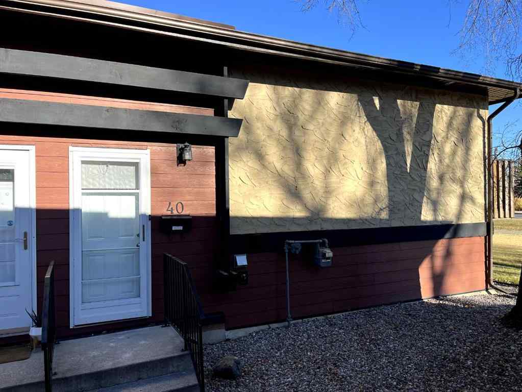 MLS® A2269069 - Unit #40 5 Acadia Road W in Varsity Village Lethbridge, Residential