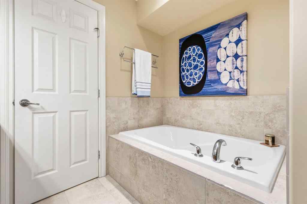 MLS® A2269073 - Unit #1 732 56 Avenue SW in Windsor Park Calgary, Residential