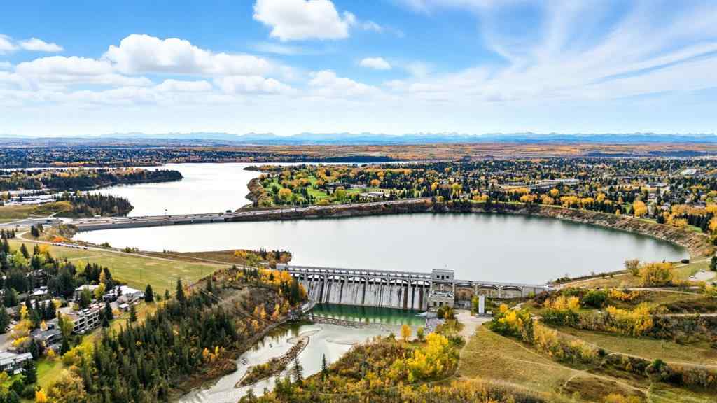 MLS® A2269073 - Unit #1 732 56 Avenue SW in Windsor Park Calgary, Residential