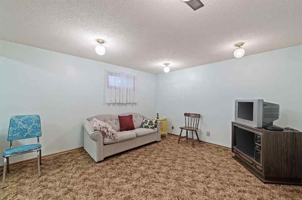 MLS® A2269090 - 2528 17A Street NW in Capitol Hill Calgary, Residential