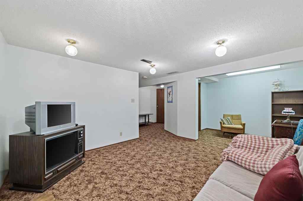 MLS® A2269090 - 2528 17A Street NW in Capitol Hill Calgary, Residential