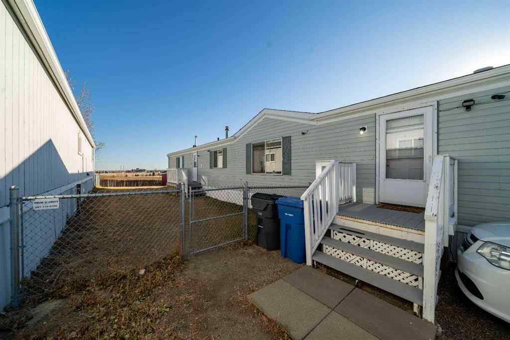 MLS&reg; # A2269117 - 18 Oxford Lane SW in SW Hill Medicine Hat, Mobile Open Houses