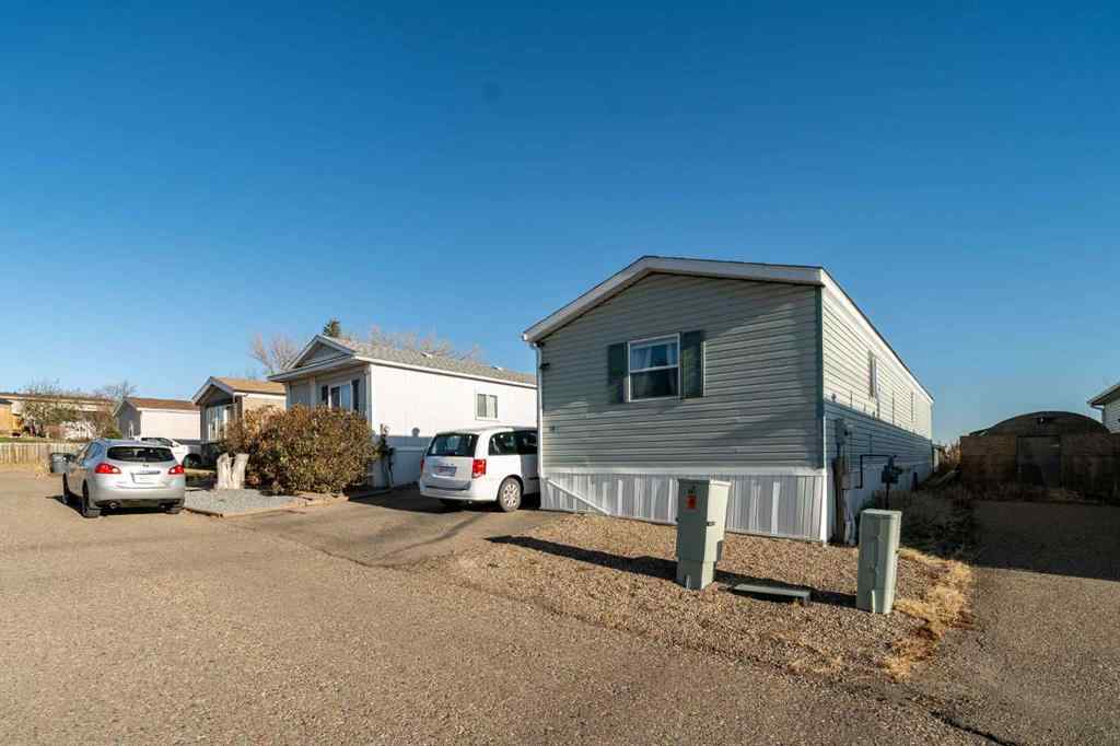 MLS&reg; # A2269117 - 18 Oxford Lane SW in SW Hill Medicine Hat, Mobile Open Houses