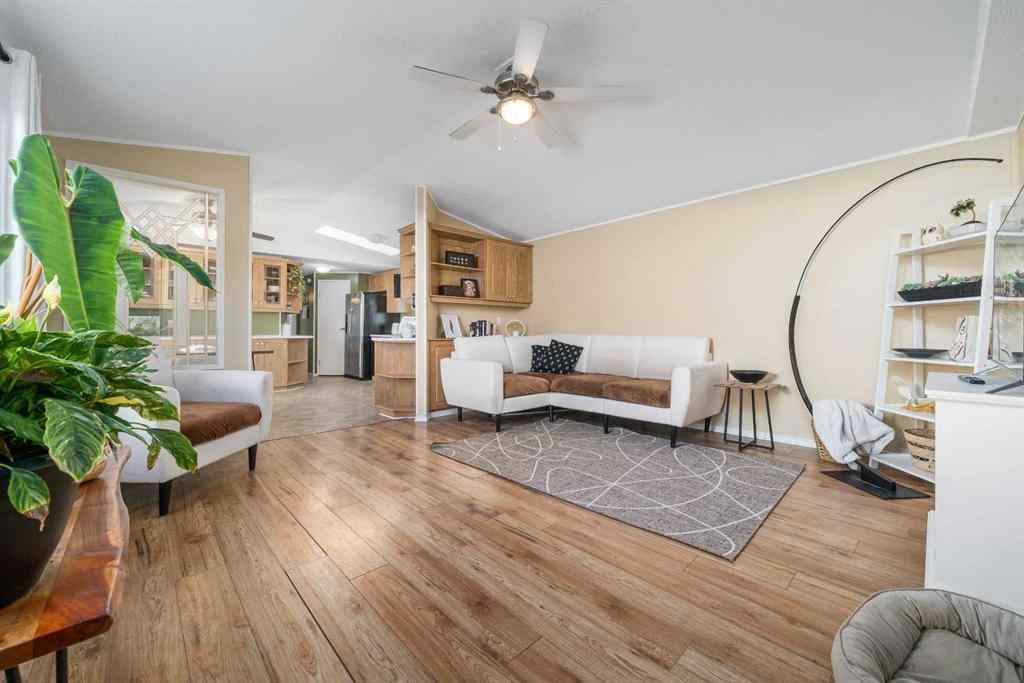 MLS&reg; # A2269117 - 18 Oxford Lane SW in SW Hill Medicine Hat, Mobile Open Houses