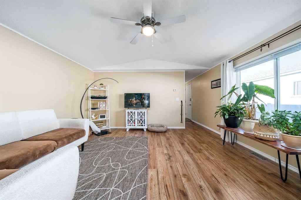 MLS&reg; # A2269117 - 18 Oxford Lane SW in SW Hill Medicine Hat, Mobile Open Houses