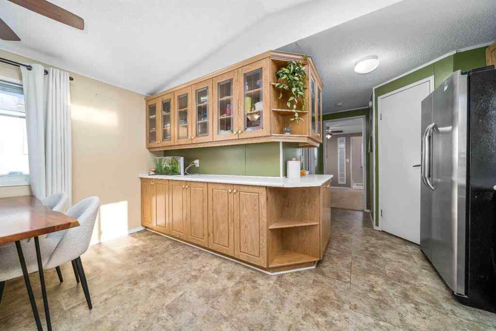 MLS&reg; # A2269117 - 18 Oxford Lane SW in SW Hill Medicine Hat, Mobile Open Houses