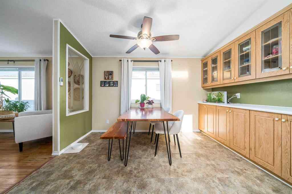MLS&reg; # A2269117 - 18 Oxford Lane SW in SW Hill Medicine Hat, Mobile Open Houses