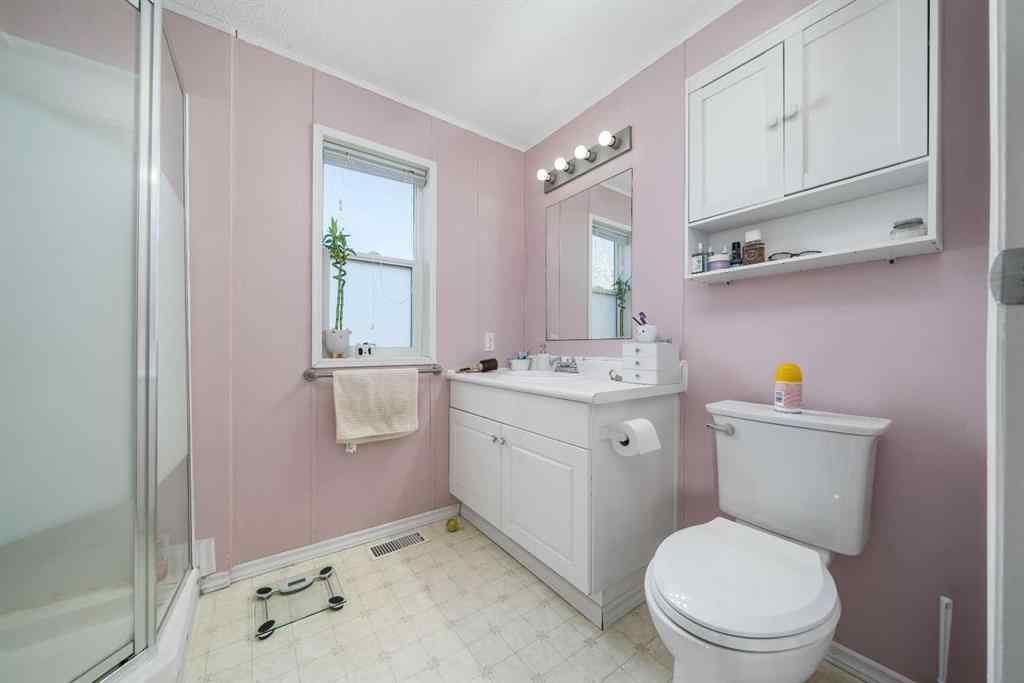 MLS&reg; # A2269117 - 18 Oxford Lane SW in SW Hill Medicine Hat, Mobile Open Houses