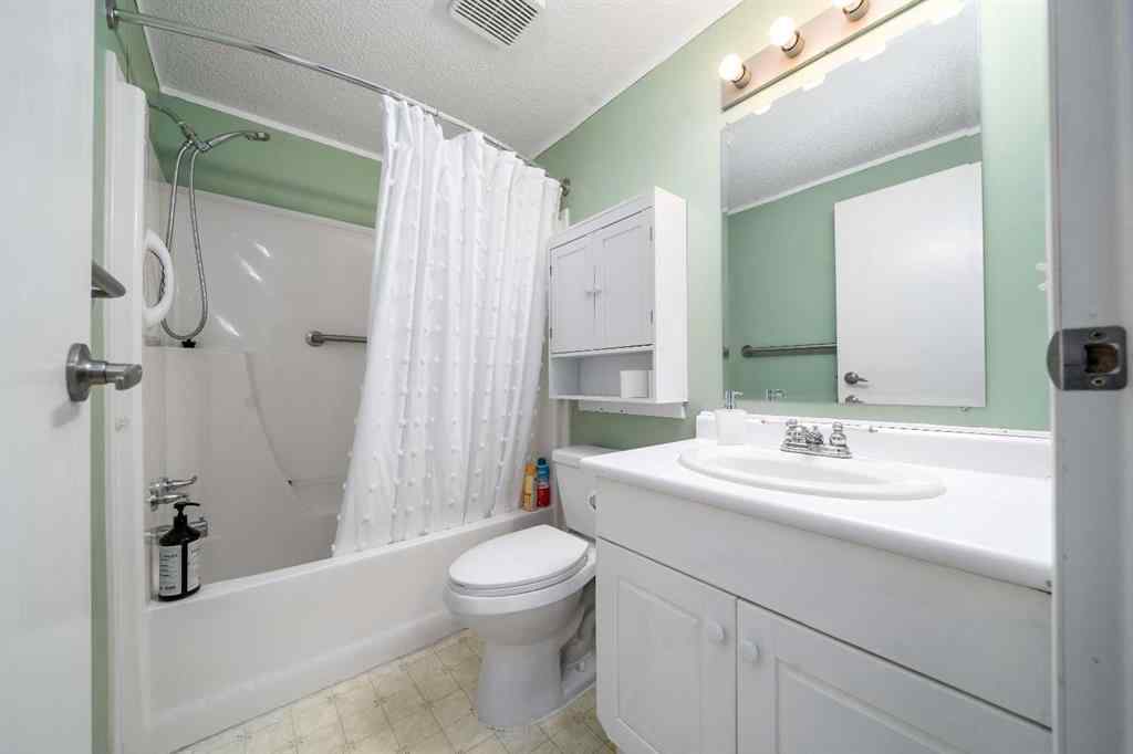 MLS&reg; # A2269117 - 18 Oxford Lane SW in SW Hill Medicine Hat, Mobile Open Houses