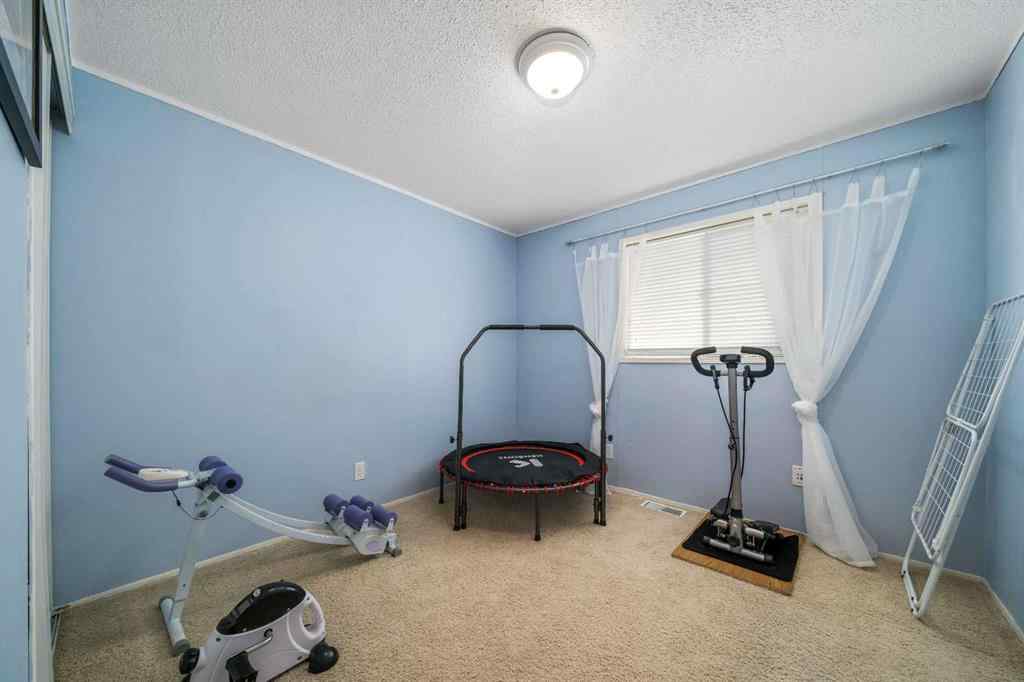 MLS&reg; # A2269117 - 18 Oxford Lane SW in SW Hill Medicine Hat, Mobile Open Houses