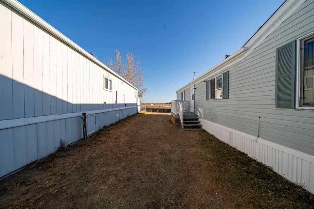 MLS&reg; # A2269117 - 18 Oxford Lane SW in SW Hill Medicine Hat, Mobile Open Houses