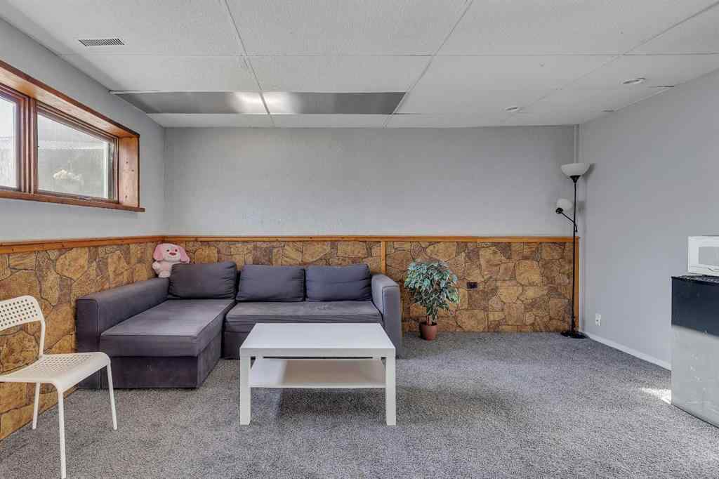 MLS® A2269121 - 16 Castleglen Crescent NE in Castleridge Calgary, Residential