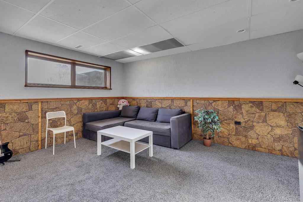 MLS® A2269121 - 16 Castleglen Crescent NE in Castleridge Calgary, Residential