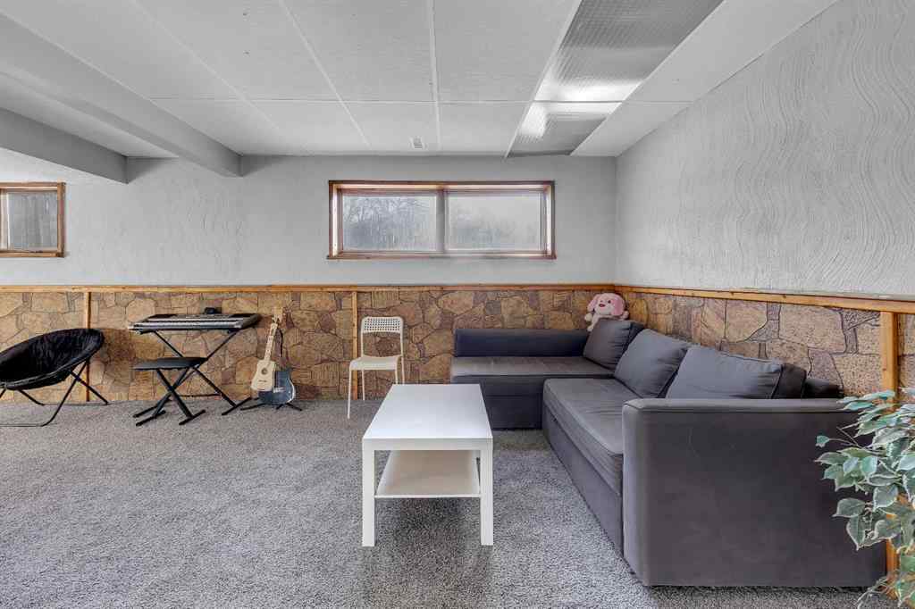 MLS® A2269121 - 16 Castleglen Crescent NE in Castleridge Calgary, Residential