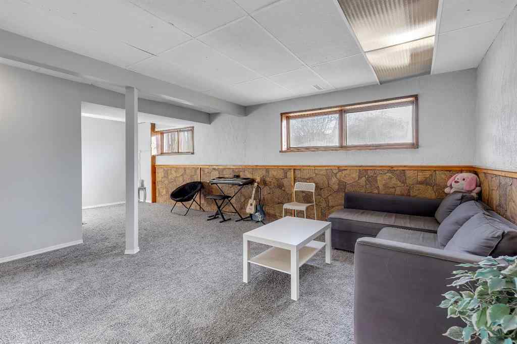 MLS® A2269121 - 16 Castleglen Crescent NE in Castleridge Calgary, Residential