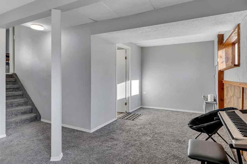 MLS® A2269121 - 16 Castleglen Crescent NE in Castleridge Calgary, Residential