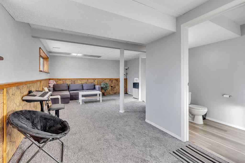 MLS® A2269121 - 16 Castleglen Crescent NE in Castleridge Calgary, Residential