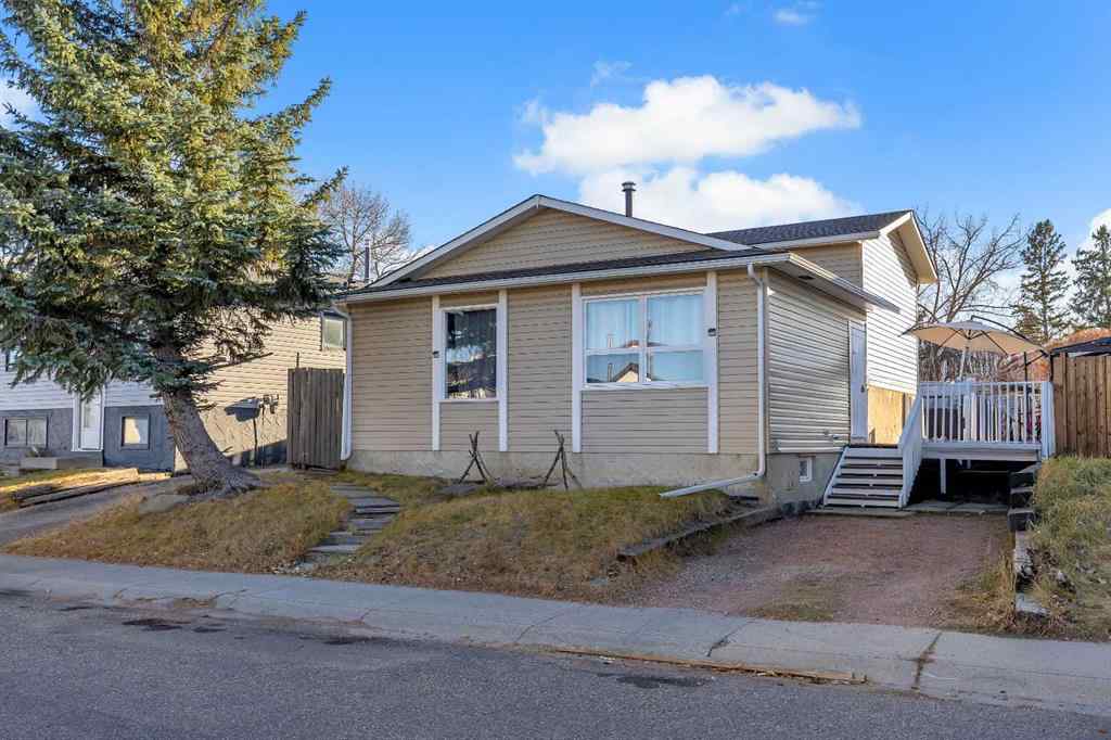 MLS® A2269121 - 16 Castleglen Crescent NE in Castleridge Calgary, Residential