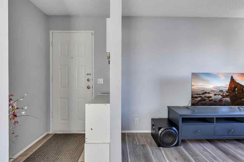 MLS® A2269121 - 16 Castleglen Crescent NE in Castleridge Calgary, Residential