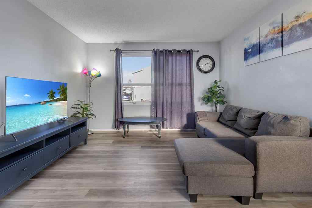 MLS® A2269121 - 16 Castleglen Crescent NE in Castleridge Calgary, Residential