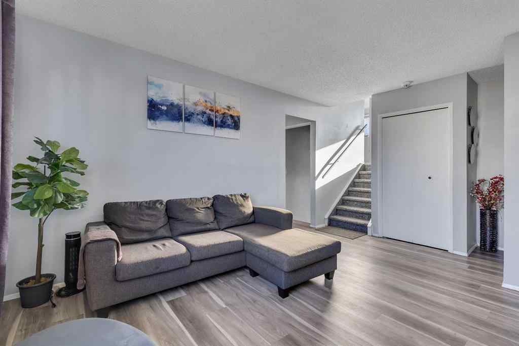 MLS® A2269121 - 16 Castleglen Crescent NE in Castleridge Calgary, Residential