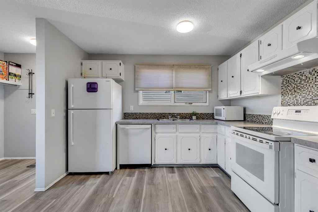 MLS® A2269121 - 16 Castleglen Crescent NE in Castleridge Calgary, Residential