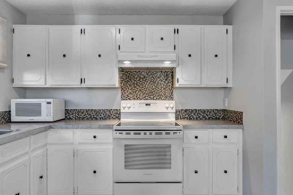 MLS® A2269121 - 16 Castleglen Crescent NE in Castleridge Calgary, Residential