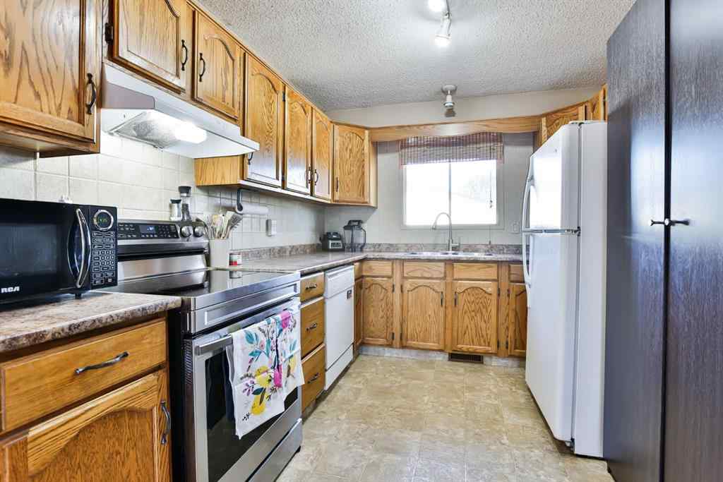 MLS® A2269137 - 125 Princeton Crescent W in Varsity Village Lethbridge, Residential
