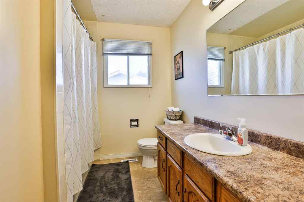 MLS® A2269137 - 125 Princeton Crescent W in Varsity Village Lethbridge, Residential