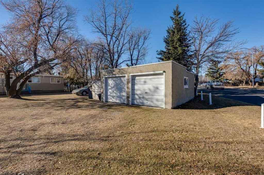 MLS® A2269138 - 5218 56 Avenue  in Central Ponoka Ponoka, Multi-Family