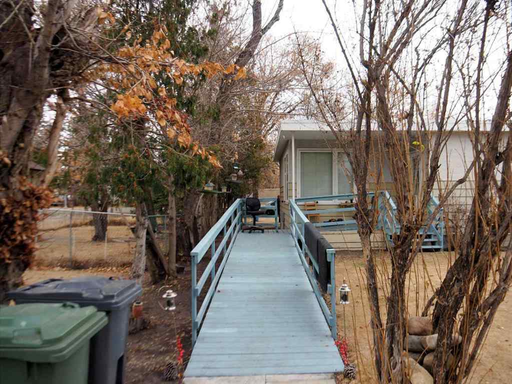 MLS® A2269138 - 5218 56 Avenue  in Central Ponoka Ponoka, Multi-Family