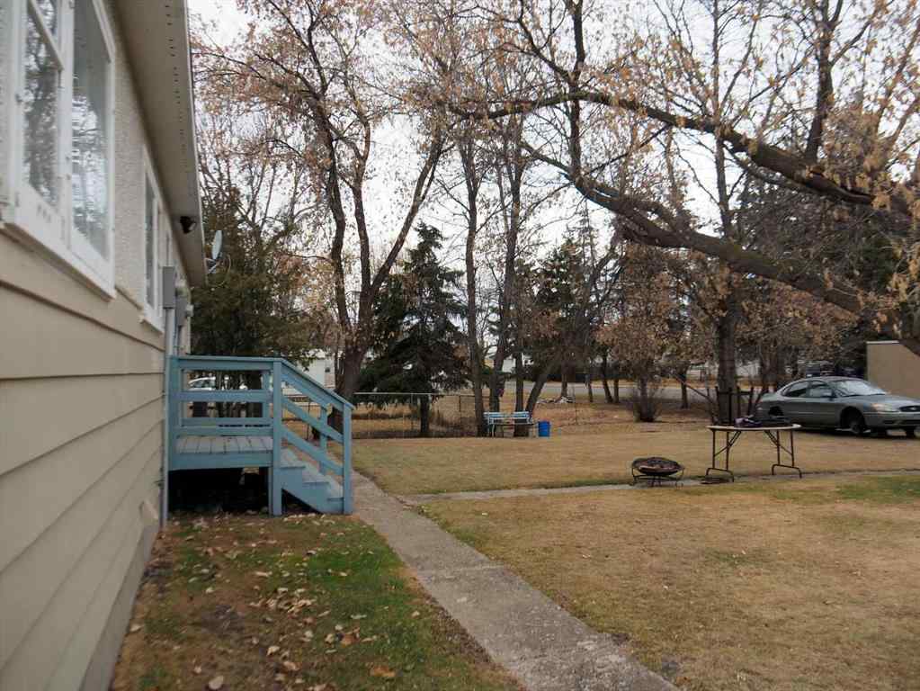 MLS® A2269138 - 5218 56 Avenue  in Central Ponoka Ponoka, Multi-Family