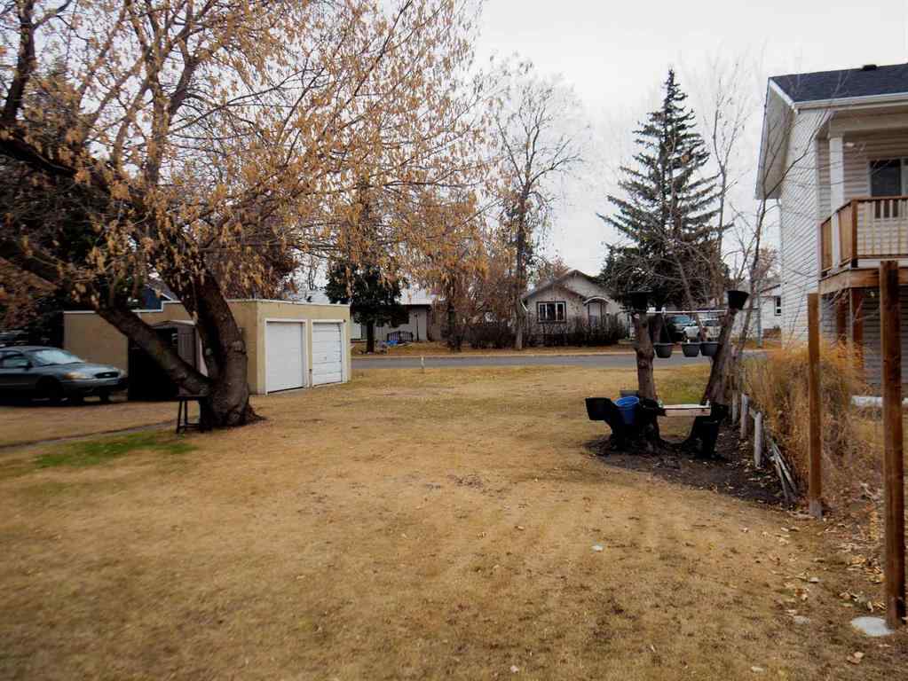 MLS® A2269138 - 5218 56 Avenue  in Central Ponoka Ponoka, Multi-Family