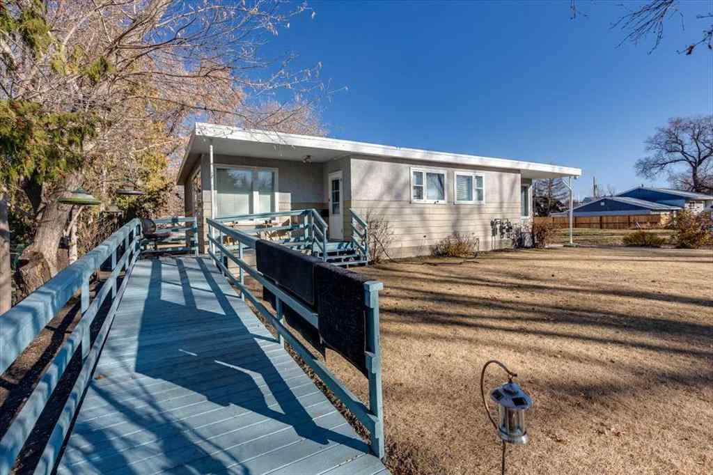 MLS® A2269138 - 5218 56 Avenue  in Central Ponoka Ponoka, Multi-Family