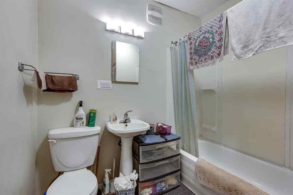 MLS® A2269138 - 5218 56 Avenue  in Central Ponoka Ponoka, Multi-Family