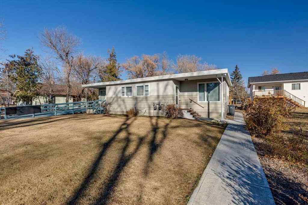 MLS® A2269138 - 5218 56 Avenue  in Central Ponoka Ponoka, Multi-Family
