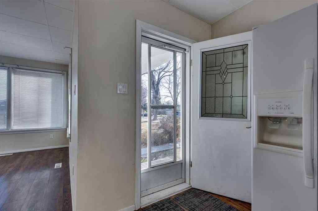 MLS® A2269138 - 5218 56 Avenue  in Central Ponoka Ponoka, Multi-Family