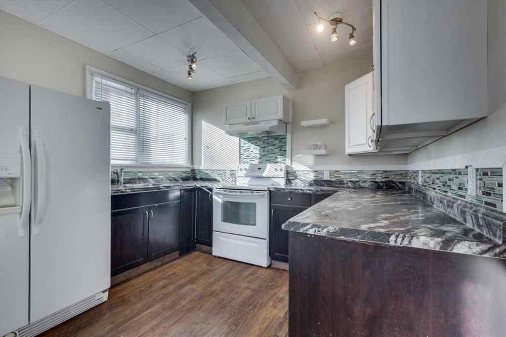 MLS® A2269138 - 5218 56 Avenue  in Central Ponoka Ponoka, Multi-Family