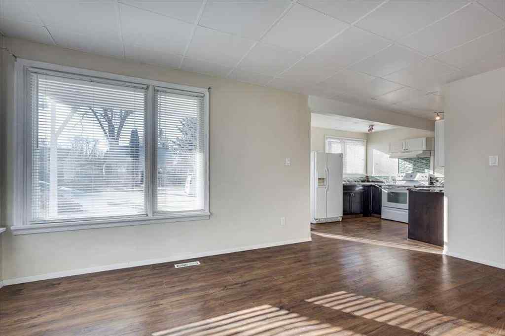 MLS® A2269138 - 5218 56 Avenue  in Central Ponoka Ponoka, Multi-Family