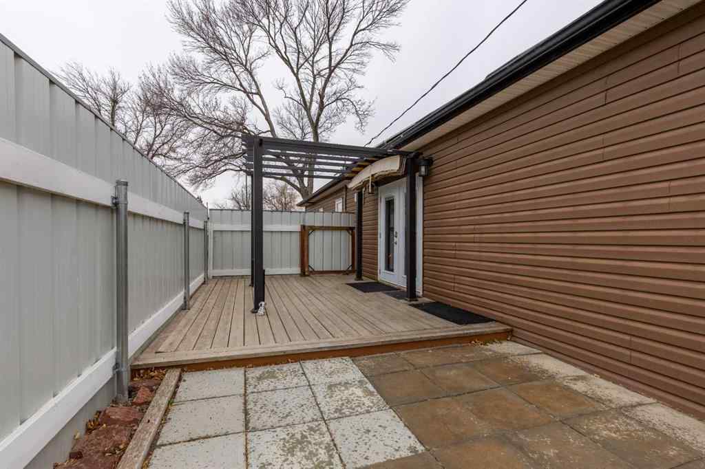 MLS&reg; # A2269142 - 915 7 Street N in NONE Lethbridge, Residential Open Houses