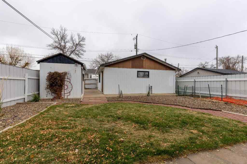 MLS&reg; # A2269142 - 915 7 Street N in NONE Lethbridge, Residential Open Houses