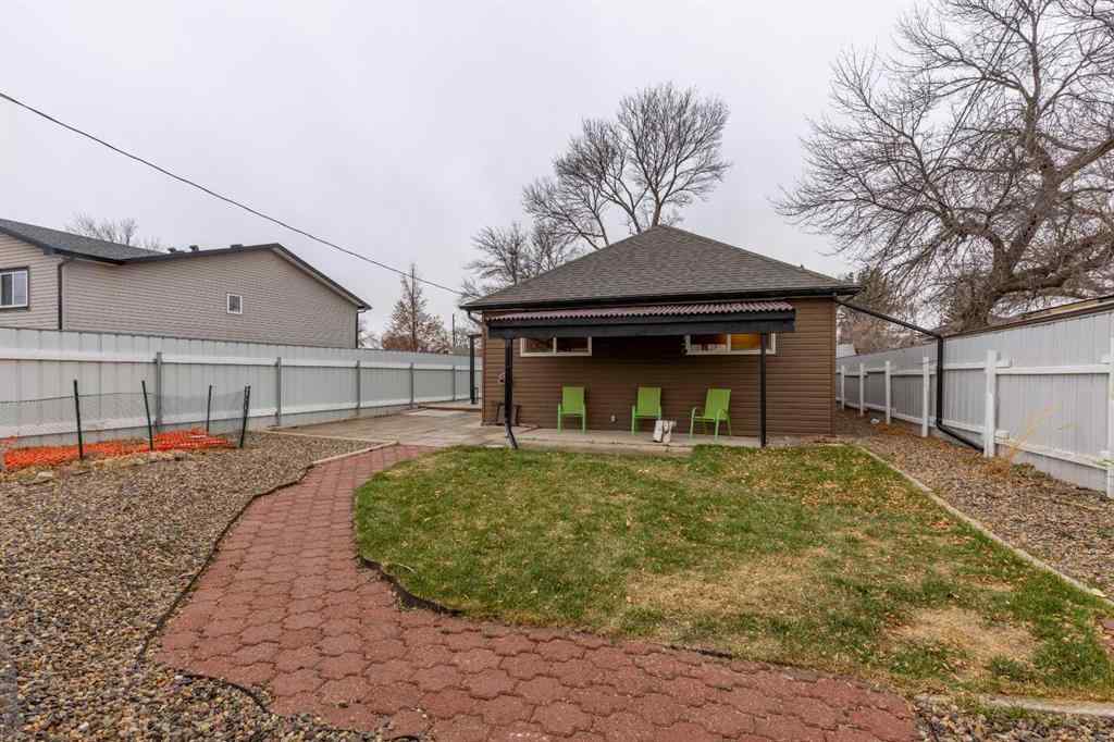MLS&reg; # A2269142 - 915 7 Street N in NONE Lethbridge, Residential Open Houses