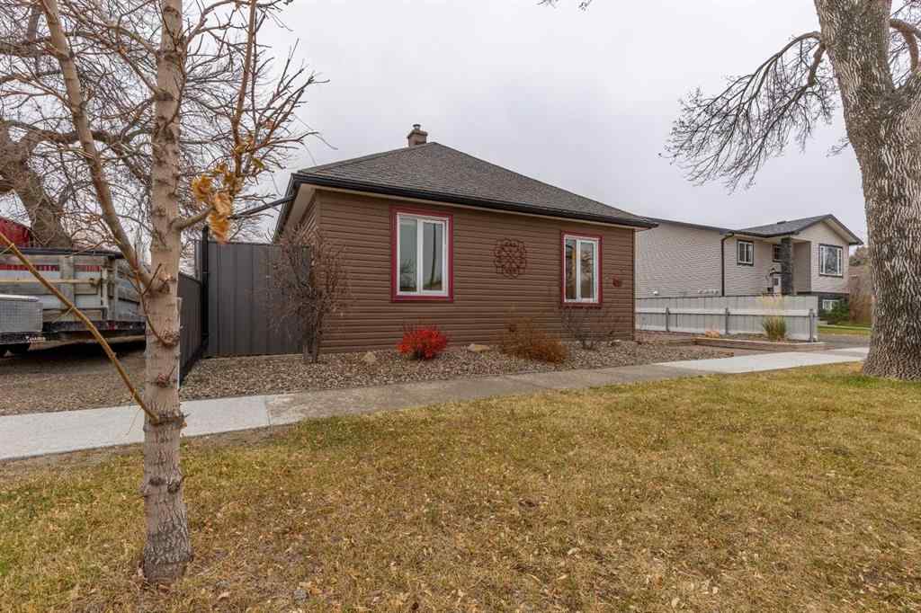 MLS&reg; # A2269142 - 915 7 Street N in NONE Lethbridge, Residential Open Houses