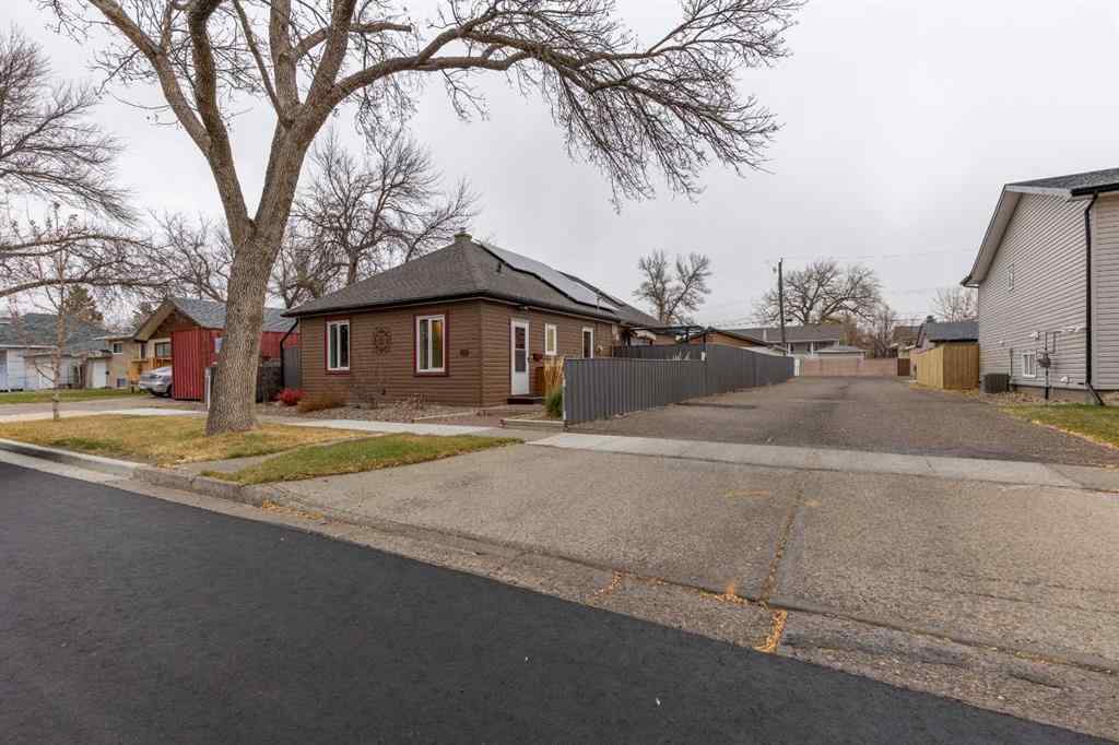 MLS&reg; # A2269142 - 915 7 Street N in NONE Lethbridge, Residential Open Houses
