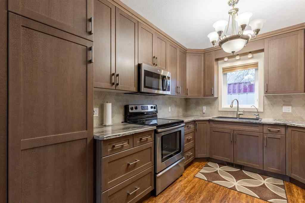 MLS&reg; # A2269142 - 915 7 Street N in NONE Lethbridge, Residential Open Houses