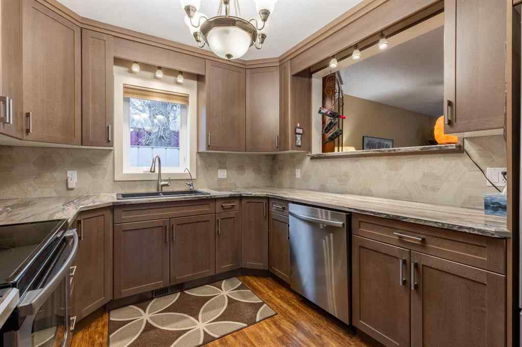 MLS&reg; # A2269142 - 915 7 Street N in NONE Lethbridge, Residential Open Houses