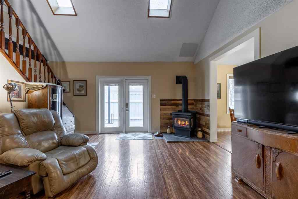 MLS&reg; # A2269142 - 915 7 Street N in NONE Lethbridge, Residential Open Houses